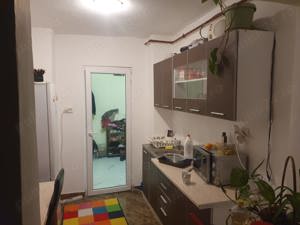 Închiriez apartament cu doua camere  - imagine 2