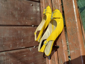 Vand pantofi cu toc, galbeni 38 Patrizia Rigotti