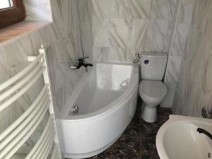 Vând două căzi Besko Praktica asimetrice noi, cu dimensiunile 140 70