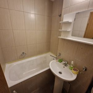 Închiriez apartament 2 camere Moinesti  - imagine 7