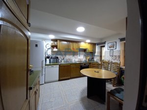 Apartament spațios 3 camere, ultracentral, renovat - imagine 5