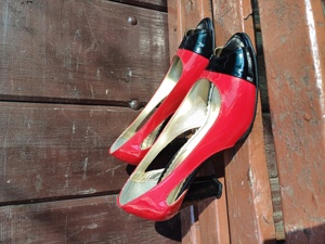 Vand pantofi roșii, cu toc, 38