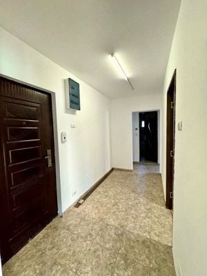 Apartament doua camere, decomandat, Stefan cel mare, parter inalt, bucatarie mare, renovat, liber  - imagine 9