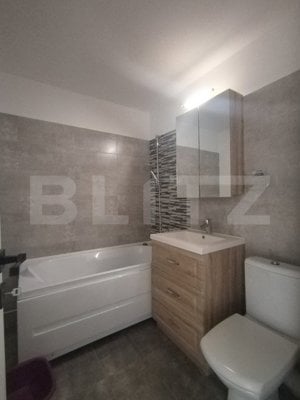 Apartament decomandat 3 camere, 67 mp, recent renovat, zona Micro 12 - imagine 8