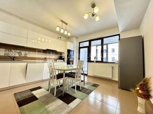 Apartament 3 camere+2 bai, parcare, Isaran Coresi, pet friendly - imagine 3