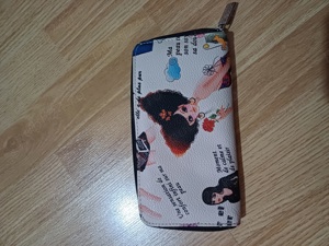 Vand portofel nou Avene