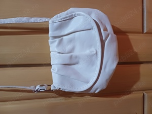 Vand poșetuță mica, alba, noua, nepurtată