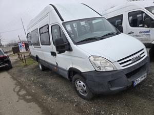 Microbuz ireco 17 locuri