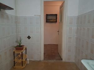 Apartament trei camere, nedecomandat, nemobilat, etaj, doi, CT, gresie, debarale, pe mijloc, 9 Mai  - imagine 8