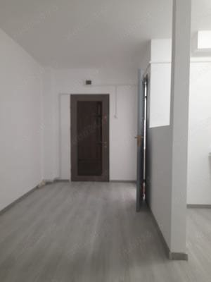 Garsoniera de 24 mp, etaj unu, Calea Moinesti, cu bucatarie, baie, sanitare noi, renovata, libera  - imagine 2