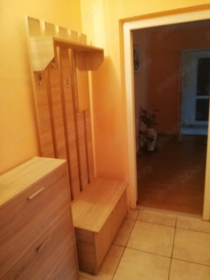 Inchiriez apartament 2 camere pe termen lung.