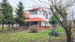 Vila cu arhitectura frumoasa si teren generos in Rosu - Chiajna