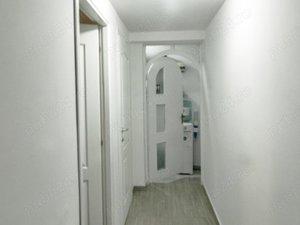 Unirii Calea Calarasilor-Hala Traian  vila p+1  etajul 1 apt.2 cam 32 mp pt. firme chiria 260 Euro - imagine 4