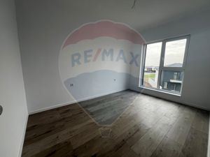 Apartament cu 3 camere de vânzare - imagine 2