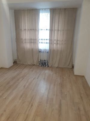 Închiriez apartament - imagine 3