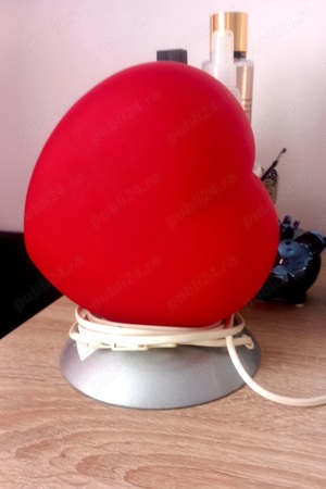 Lampa IKEA in forma de inimă 