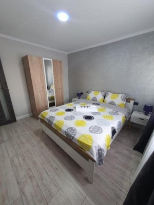 Apartament doua camere decomandat etaj patru zona 0, renovat elegant, mobilat, la cheie afacere buna - imagine 3