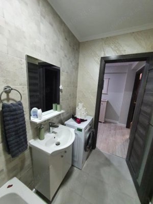 Apartament doua camere decomandat etaj patru zona 0, renovat elegant, mobilat, la cheie afacere buna - imagine 9