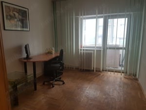 Apartament trei camere decomandat, etaj unu din patru, bloc deosebit, mobilat, doua balcoane inchise