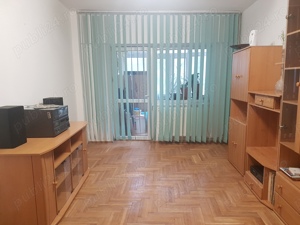 Apartament trei camere decomandat, etaj unu din patru, bloc deosebit, mobilat, doua balcoane inchise - imagine 3