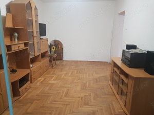 Apartament trei camere decomandat, etaj unu din patru, bloc deosebit, mobilat, doua balcoane inchise - imagine 4