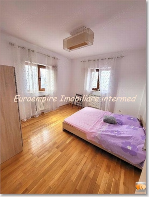 Apartament 3 camere decomandate zona Trocadero - imagine 5