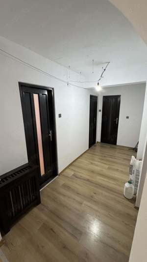 Apartament 2 camere Aleea Parc Renovat nemobilat etaj 4 decomandat - imagine 2