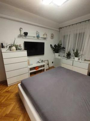 Apartament cu 2 camere de vânzare în zona Pandurii