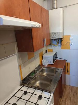  Iată o descriere detaliată pentru un apartament cu 2 camere situat în zona Basarab, pe care o puteț - imagine 3