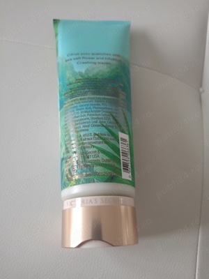 Vând crema de corp parfumata de la Victoria Secret.Produs de calitate, produs nou.