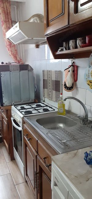 Apartament trei camere, decomandat, etaj noua, doua balcoane inchise, baie cu geam, zona Zimbru - imagine 13