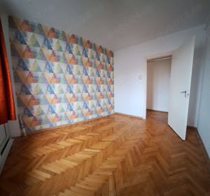 Proprietar VAND apartament 3 camere + boxa,zona Diana  - imagine 2