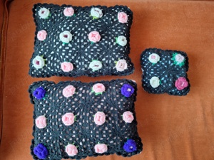 Pernute vechi confectionate manual, pentru decor, buc = 3