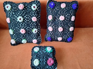 Pernute vechi confectionate manual, pentru decor, buc = 3 - imagine 2