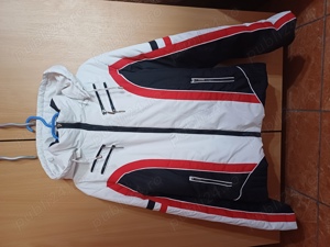 Vand geaca de femei, mărime M deși pe eticheta scrie XXL