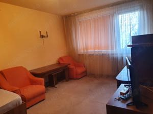 Închiriez cameră în apartament cu trei camere  - imagine 3