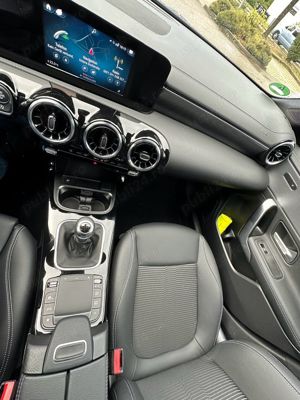 Mercedes Benz CLA 180 Progressive 2022, Piele, Comenzi Vocale, 20 800 Km - imagine 9 Mercedes Benz CLA 180 Progressive 2022, Piele, Comenzi Vocale, 20 800 Km - imagine 9