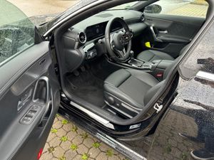Mercedes Benz CLA 180 Progressive 2022, Piele, Comenzi Vocale, 20 800 Km - imagine 5 Mercedes Benz CLA 180 Progressive 2022, Piele, Comenzi Vocale, 20 800 Km - imagine 5