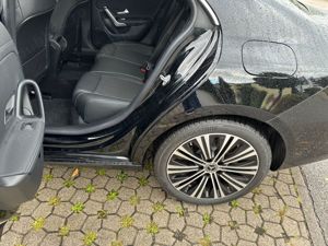 Mercedes Benz CLA 180 Progressive 2022, Piele, Comenzi Vocale, 20 800 Km - imagine 8 Mercedes Benz CLA 180 Progressive 2022, Piele, Comenzi Vocale, 20 800 Km - imagine 8