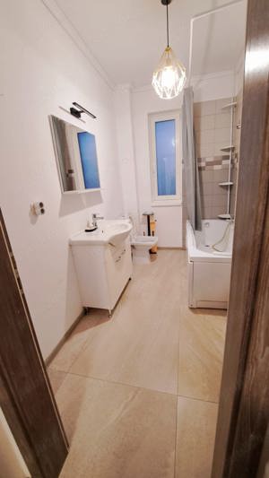 Închiriez apartament 3 camere Dumbrăvița  - imagine 9