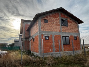 casa la rosu in zona BERCENI DOBRENI acte si curent finalizate - imagine 9