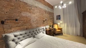 Chirie, 3 camere, Piața Unirii, Oradea. 650 €/lună. Comision 0. - imagine 2