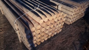 Stalpi de stejar calibrati pe rotund , balustrii si bete rotunde                                    