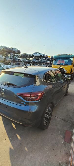 Dezmembrez Renault Clio 5 1.6 benzină hibrid an 2022