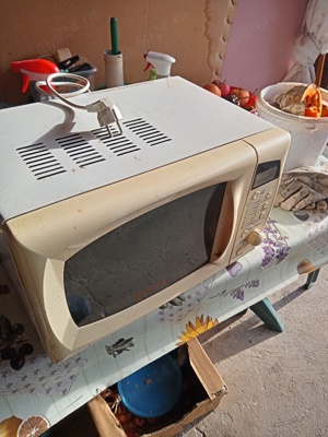 Cuptor cu microunde si gril Vortex