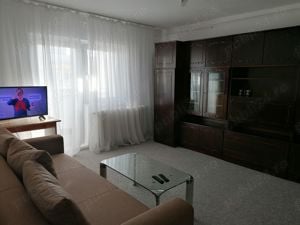 Închiriez apartament cu 2 camere 