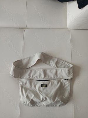 Vând borseta model deosebit, produs de calitate superioara.