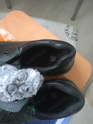 Vând ghete pentru munca,noi nouțe la cutie,mărimea 42, produs de calitate.