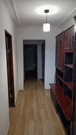 Proprietar: Închiriez apartament cu 3 camere în zona Dâmbovița - imagine 7