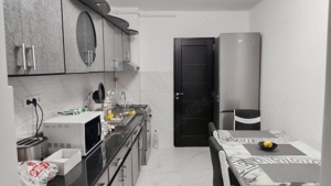 Inchiriez apartament cu 3 camere pe B-dul Traian 9 - imagine 4